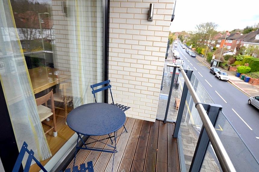 Flat Finchley Road in Greater London