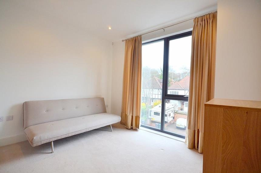 Flat Finchley Road in Greater London