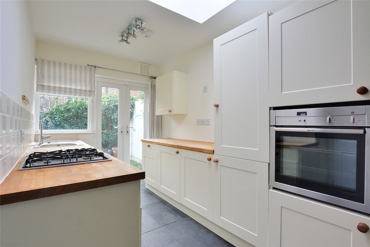 House Lyveden Road in Greater London
