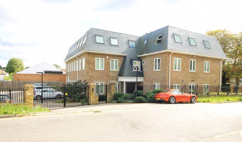 Flat Station Road in Welwyn Hatfield