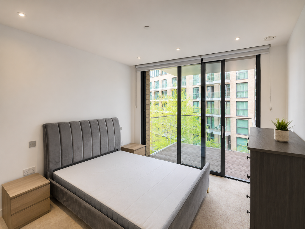 Flat Canter Way in Greater London