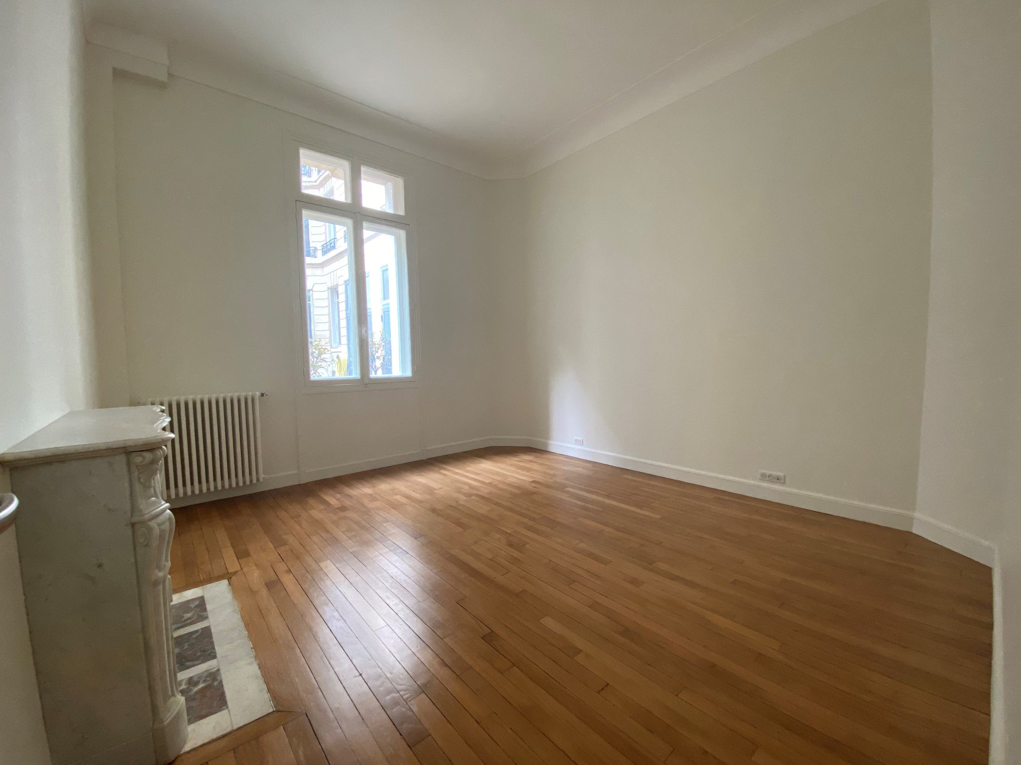 Appartement Rue de Bassano à Paris