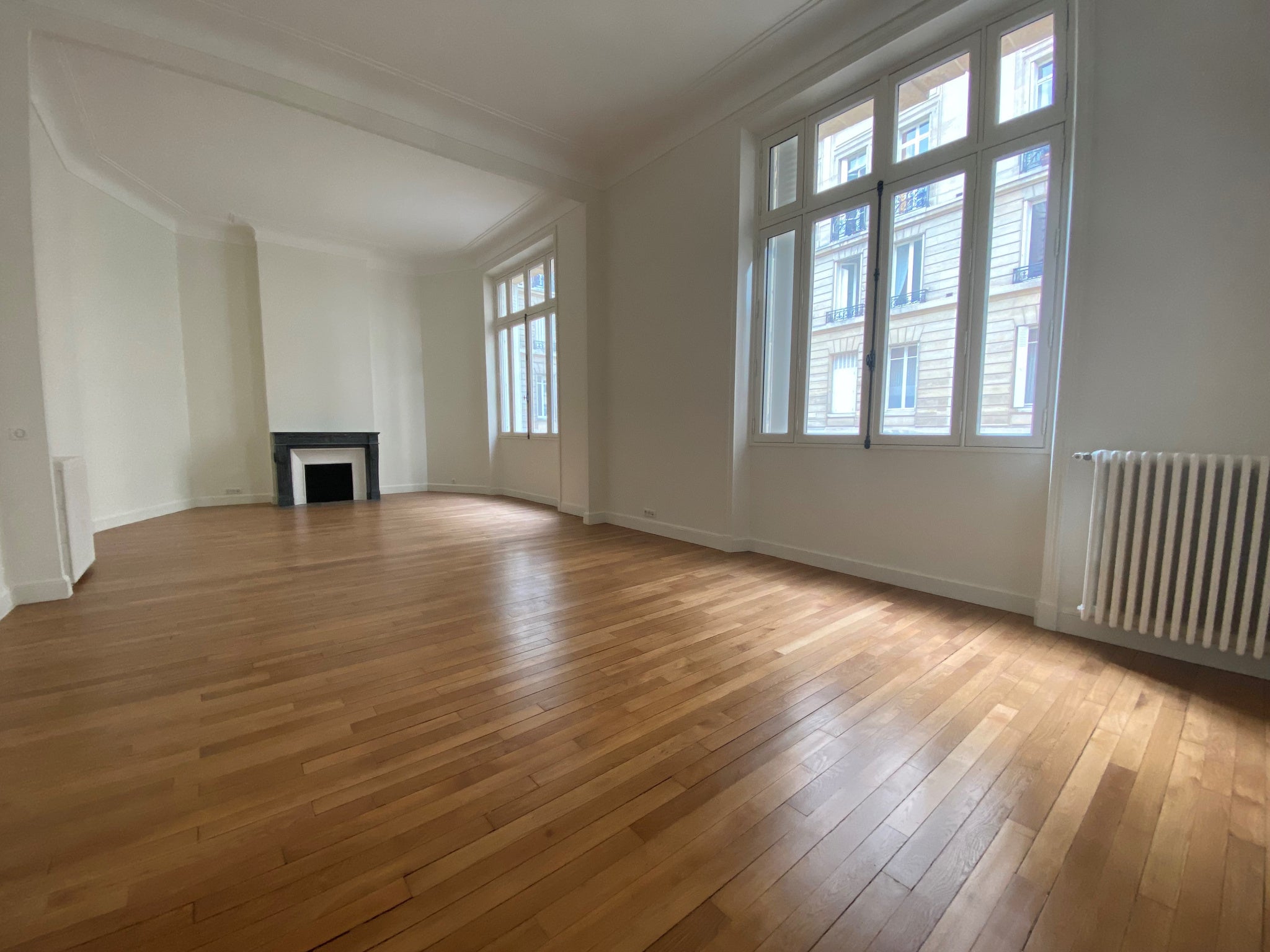 Appartement Rue de Bassano à Paris
