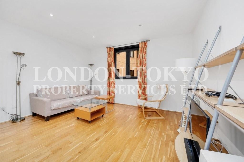 Flat Point W Access Road in Greater London