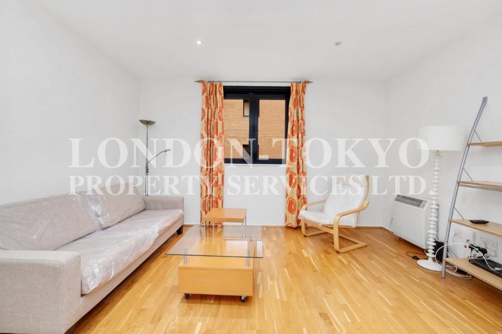 Flat Point W Access Road in Greater London