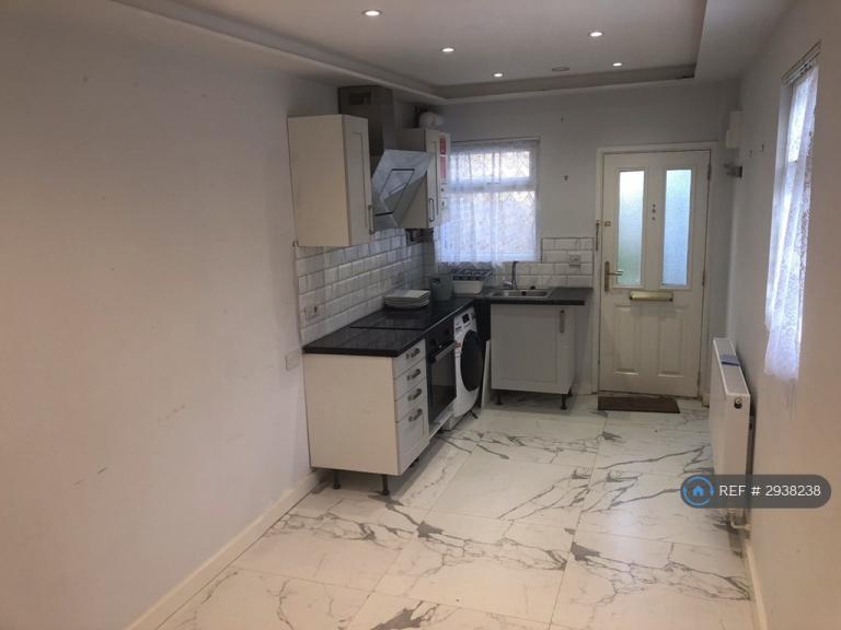 Room Staines Road East in Borough of Spelthorne