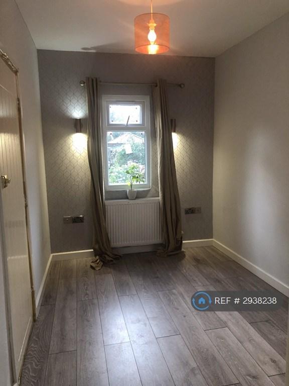 Room Staines Road East in Borough of Spelthorne