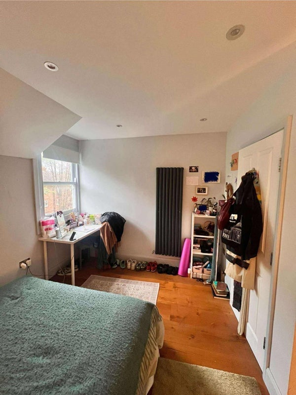 Room Oakdale Road in Greater London
