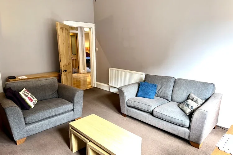 Flat Dryburgh Gardens in Glasgow