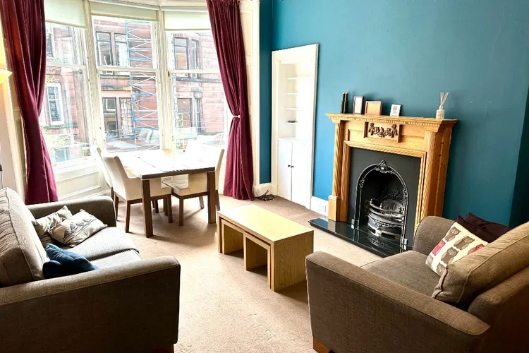 Flat Dryburgh Gardens in Glasgow