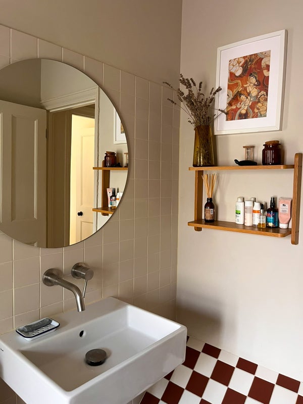 Room Lyndhurst Road in Greater London