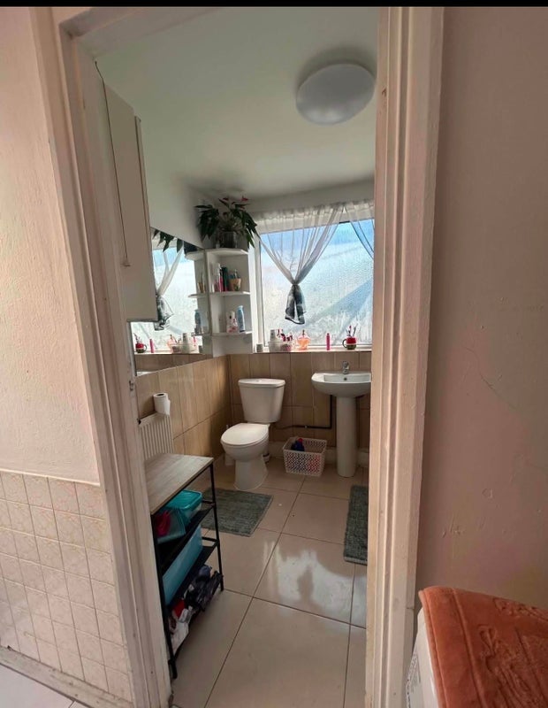 Room Trevelyan Road in Greater London