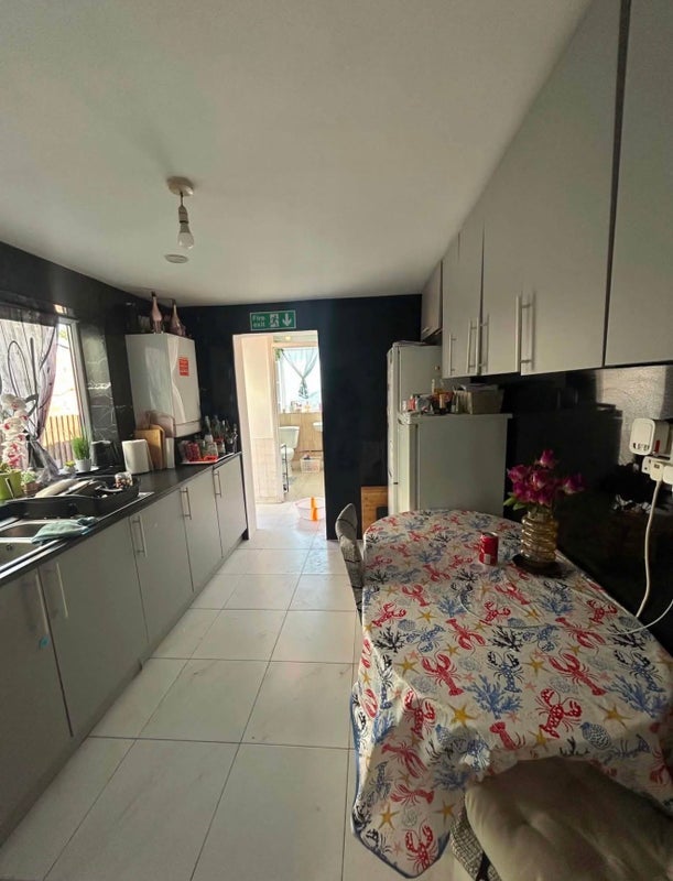 Room Trevelyan Road in Greater London