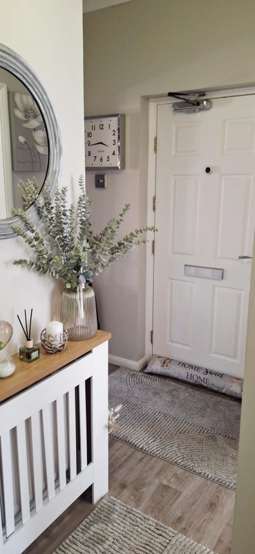 Room Halton Road in Caterham on the Hill