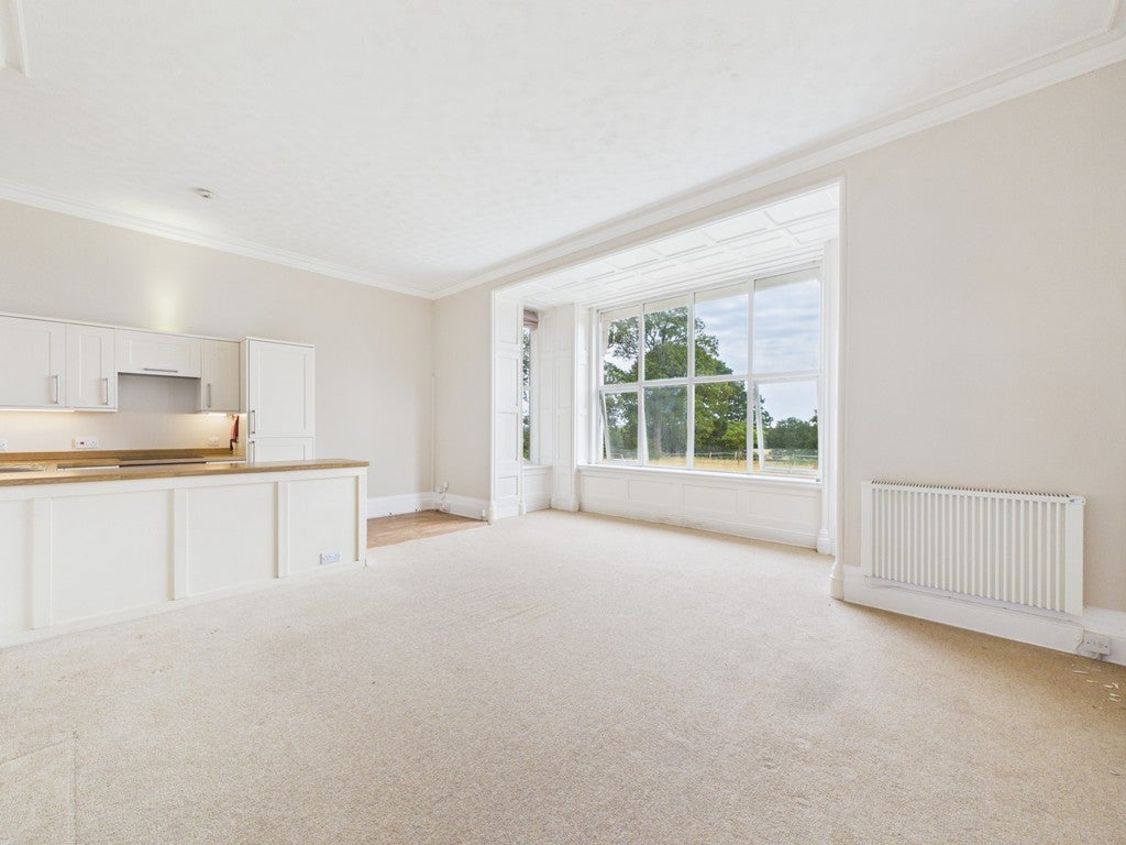 Flat Mayes Lane in Horsham