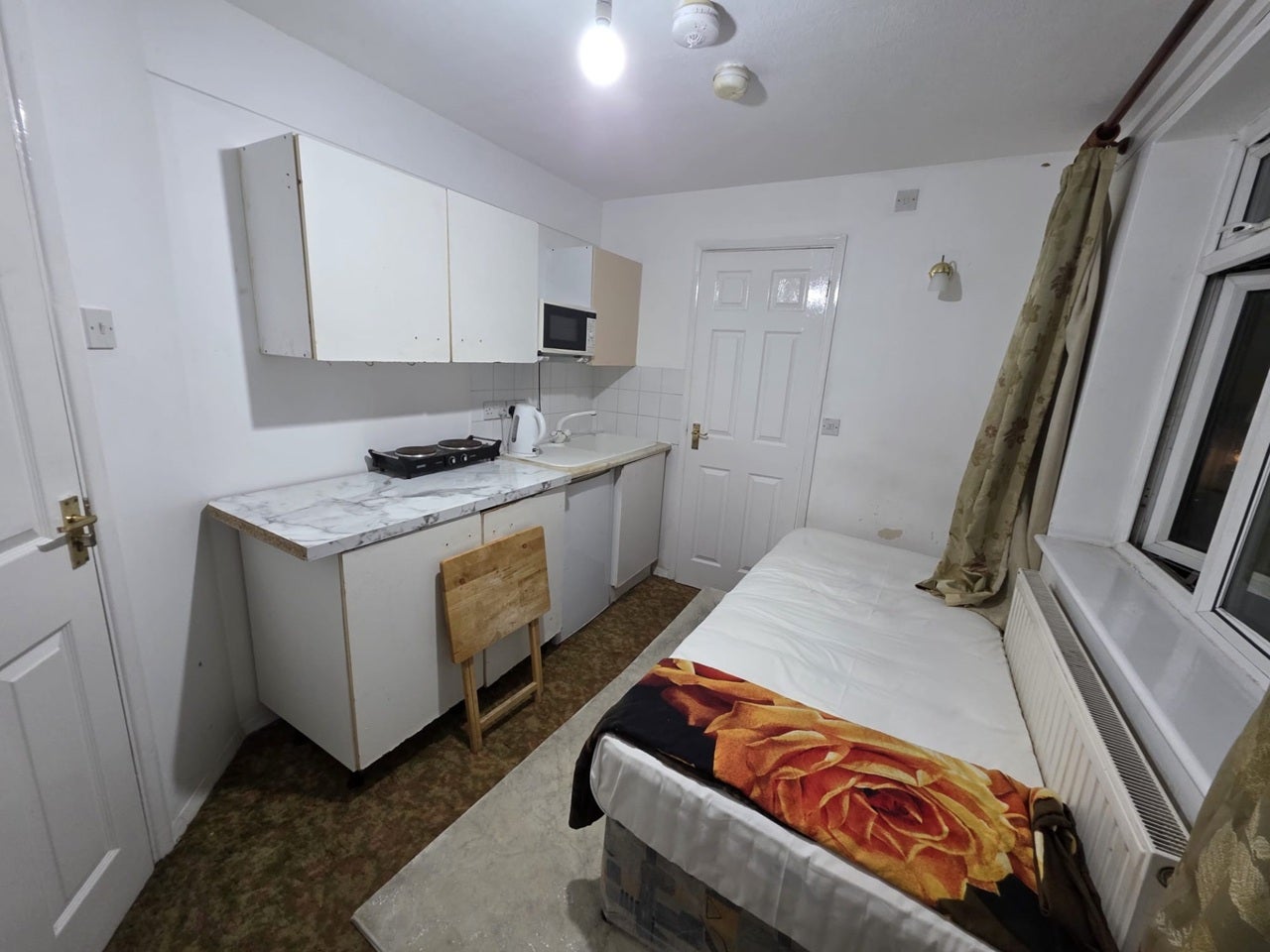 Flat Honiton Road in Greater London
