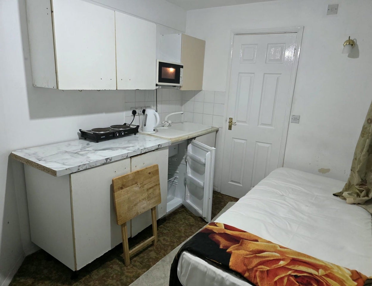 Flat Honiton Road in Greater London