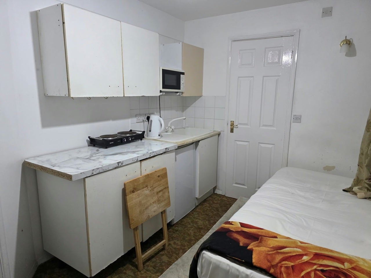 Flat Honiton Road in Greater London