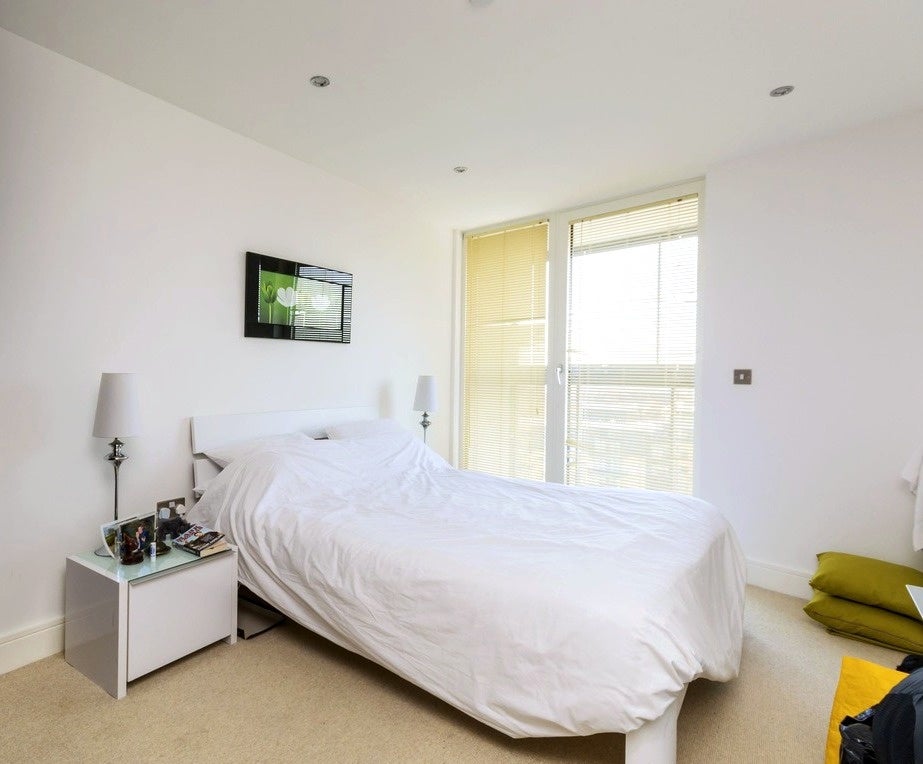 Flat Dreadnought Walk in Greater London