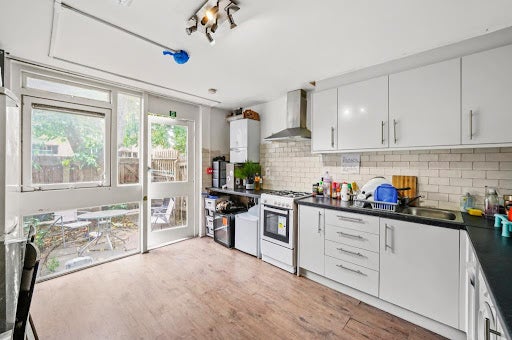 Room Chippenham Road in City of Westminster