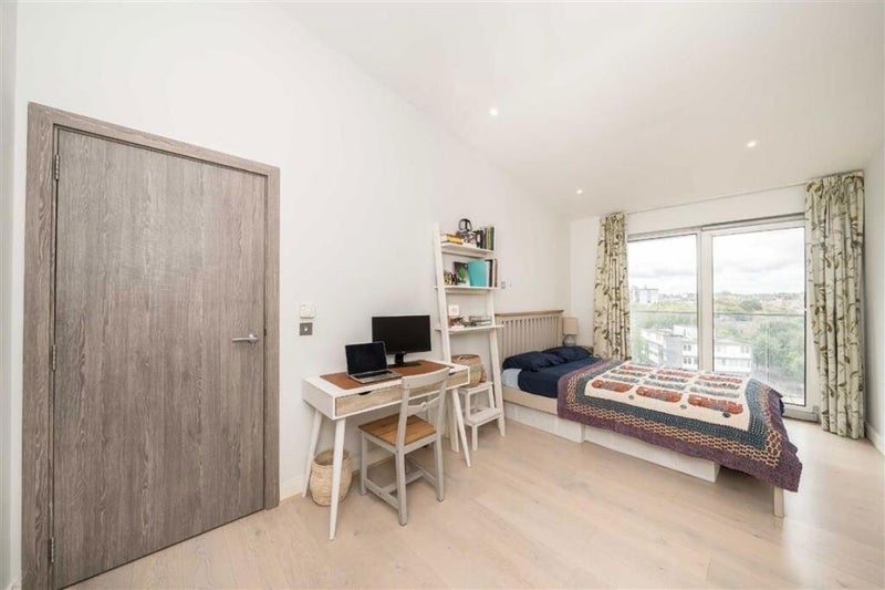 Room Plough Road in Greater London