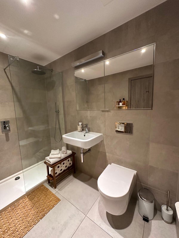 Room Plough Road in Greater London