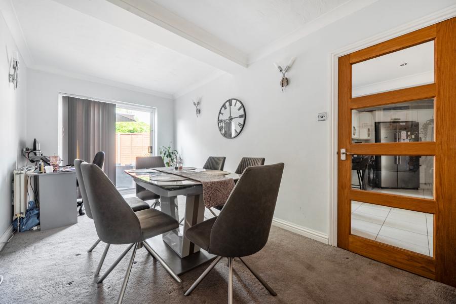 House Blumfield Crescent in Slough