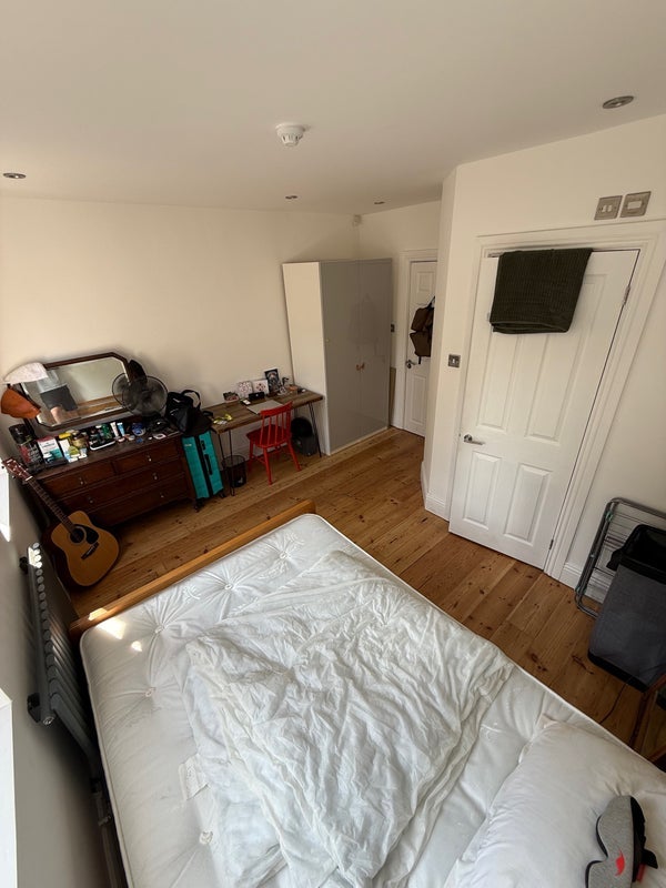 Room Lewisham Way in Greater London