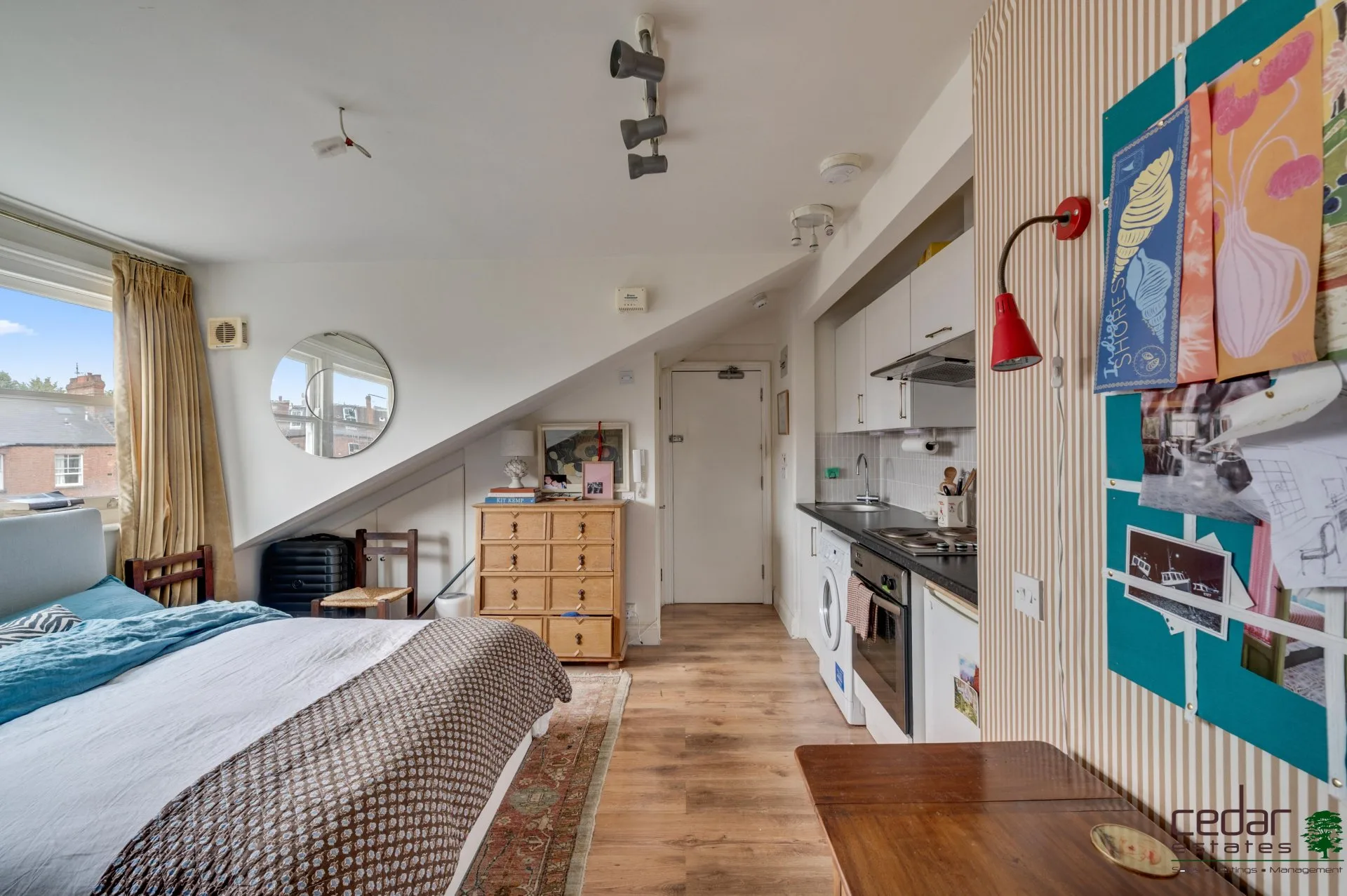 Flat Canfield Gardens in Greater London