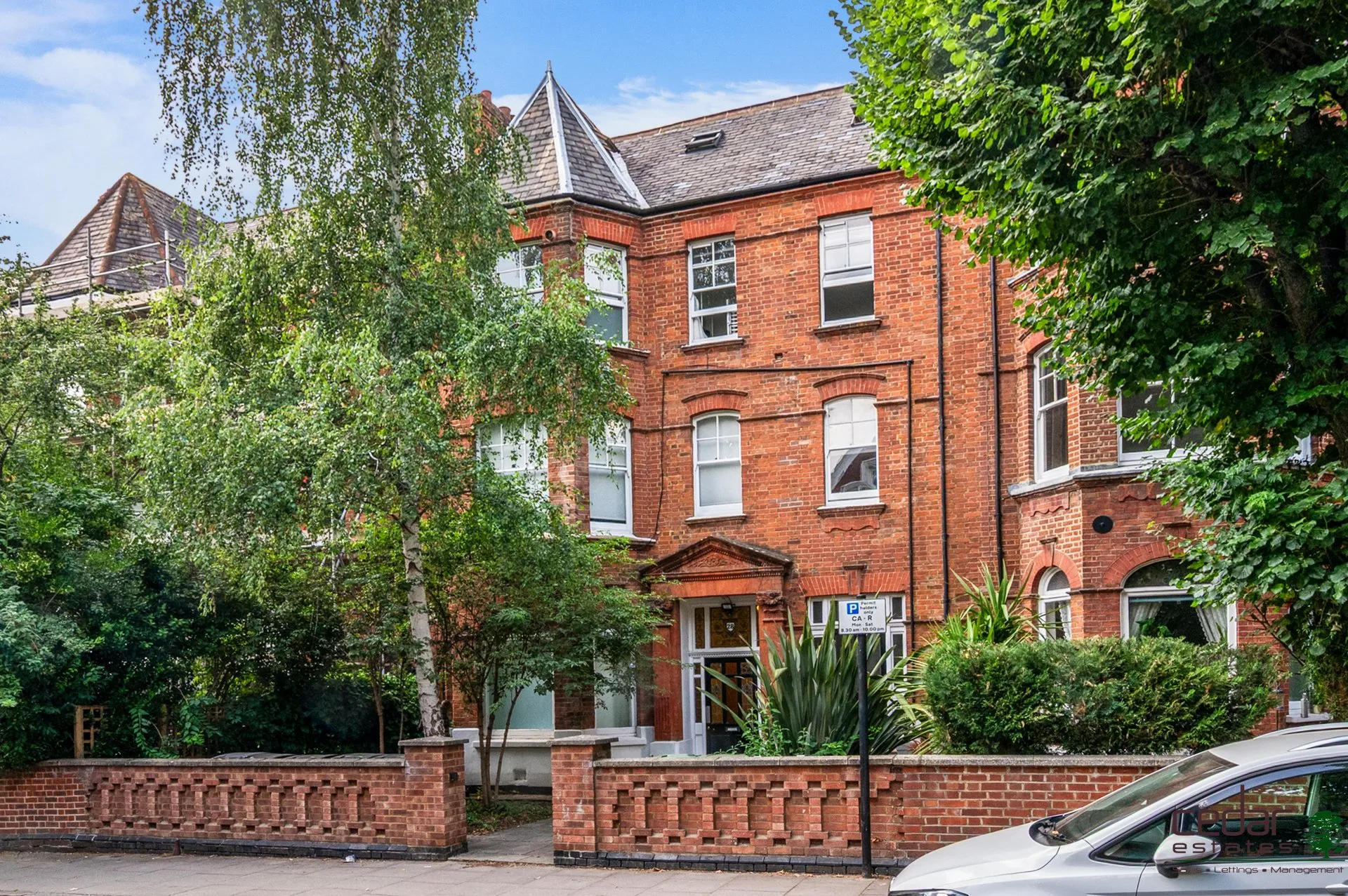Flat Canfield Gardens in Greater London