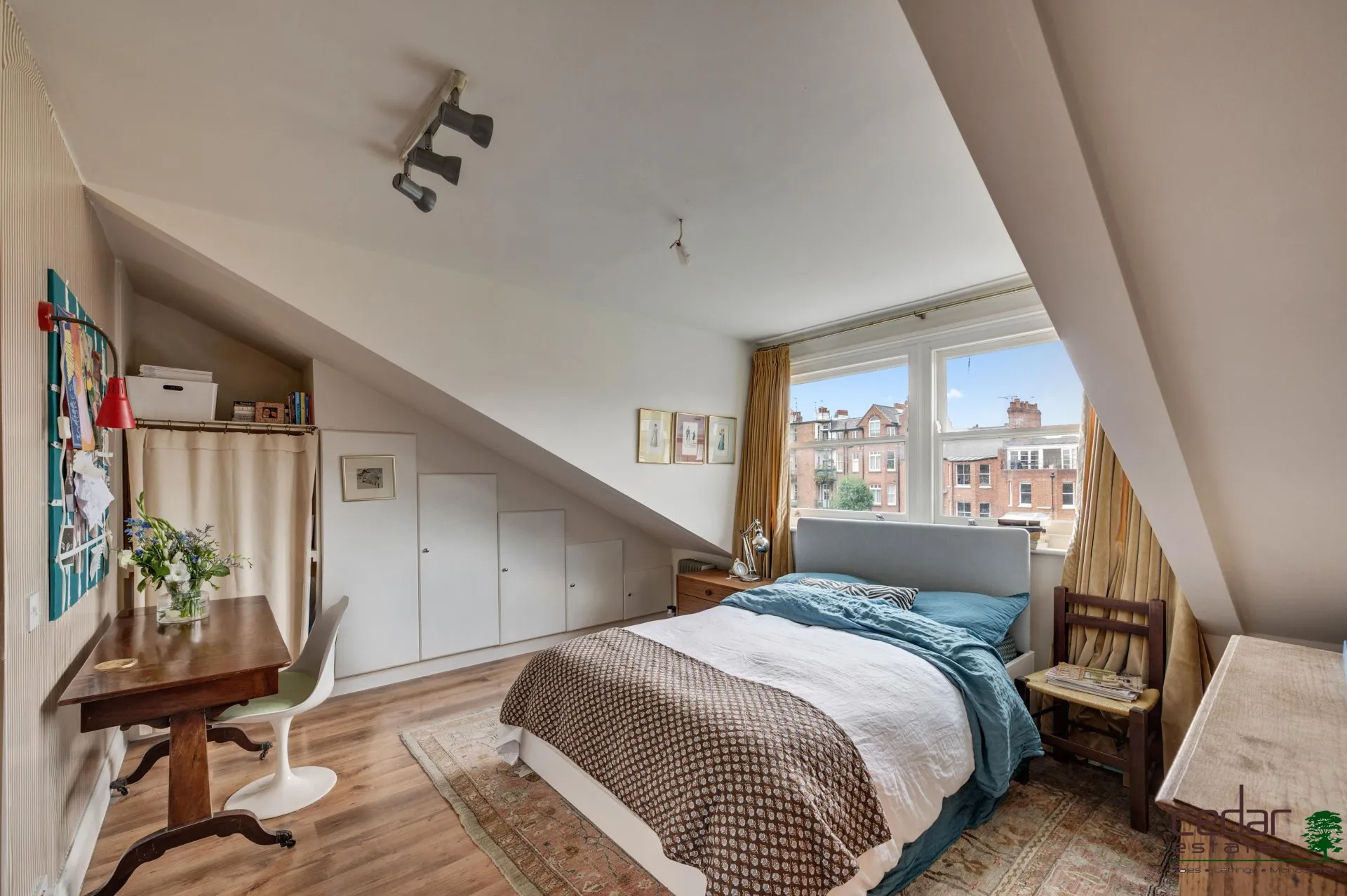 Flat Canfield Gardens in Greater London