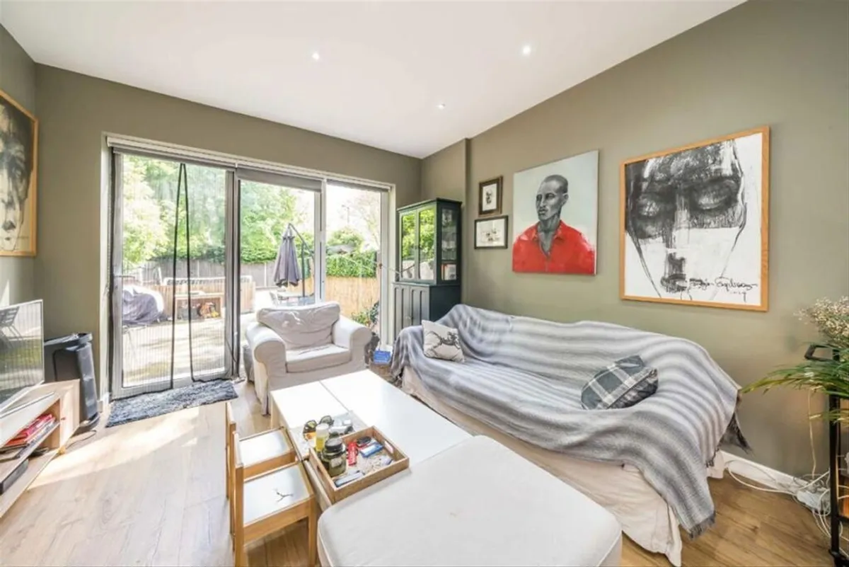 Flat Chertsey Road in Greater London