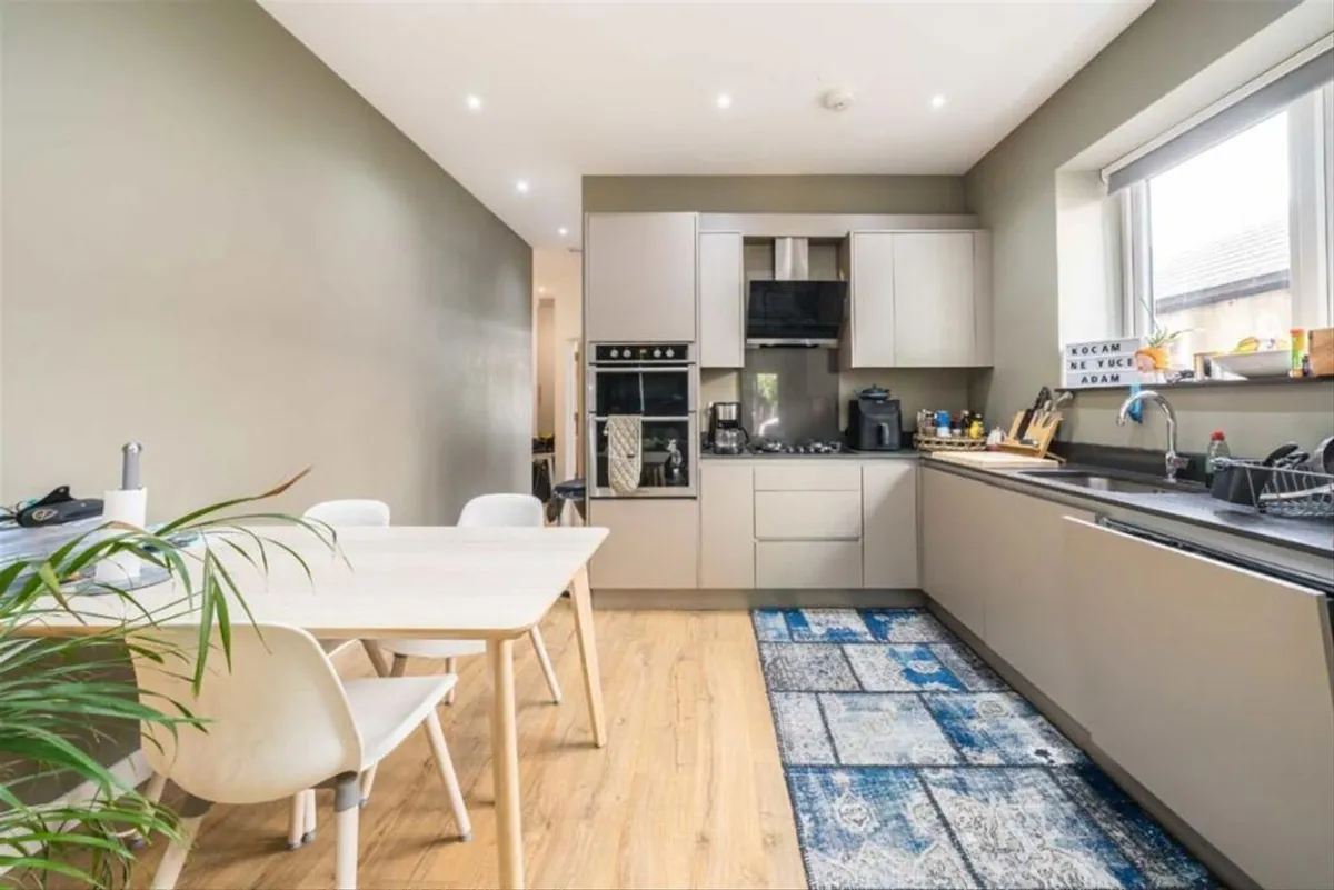 Flat Chertsey Road in Greater London