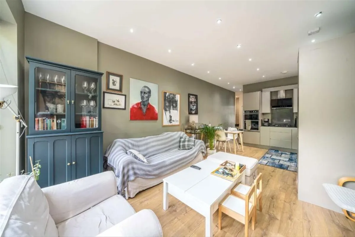 Flat Chertsey Road in Greater London