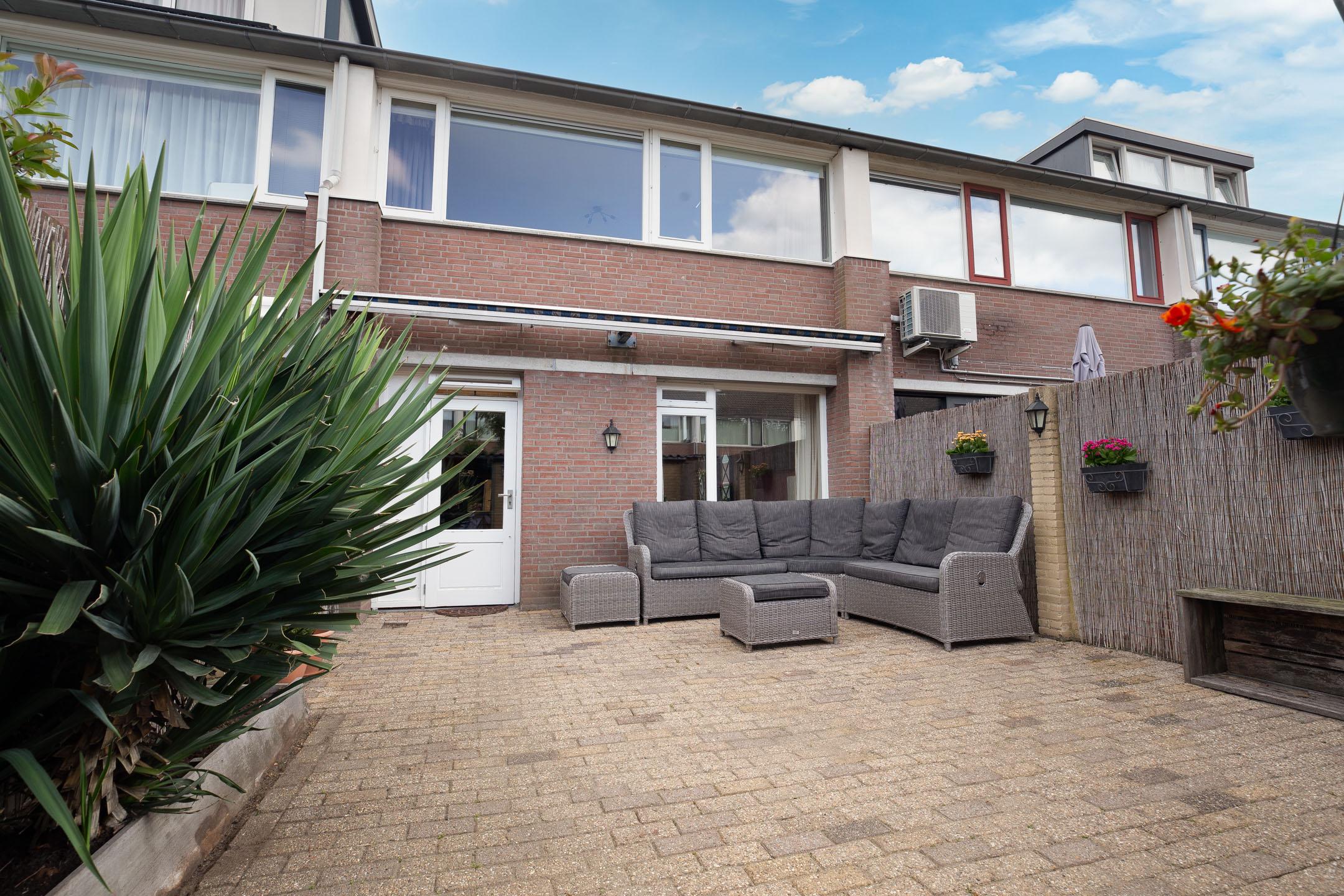 Tussenwoning te koop: Brahmspark 13, Waalwijk