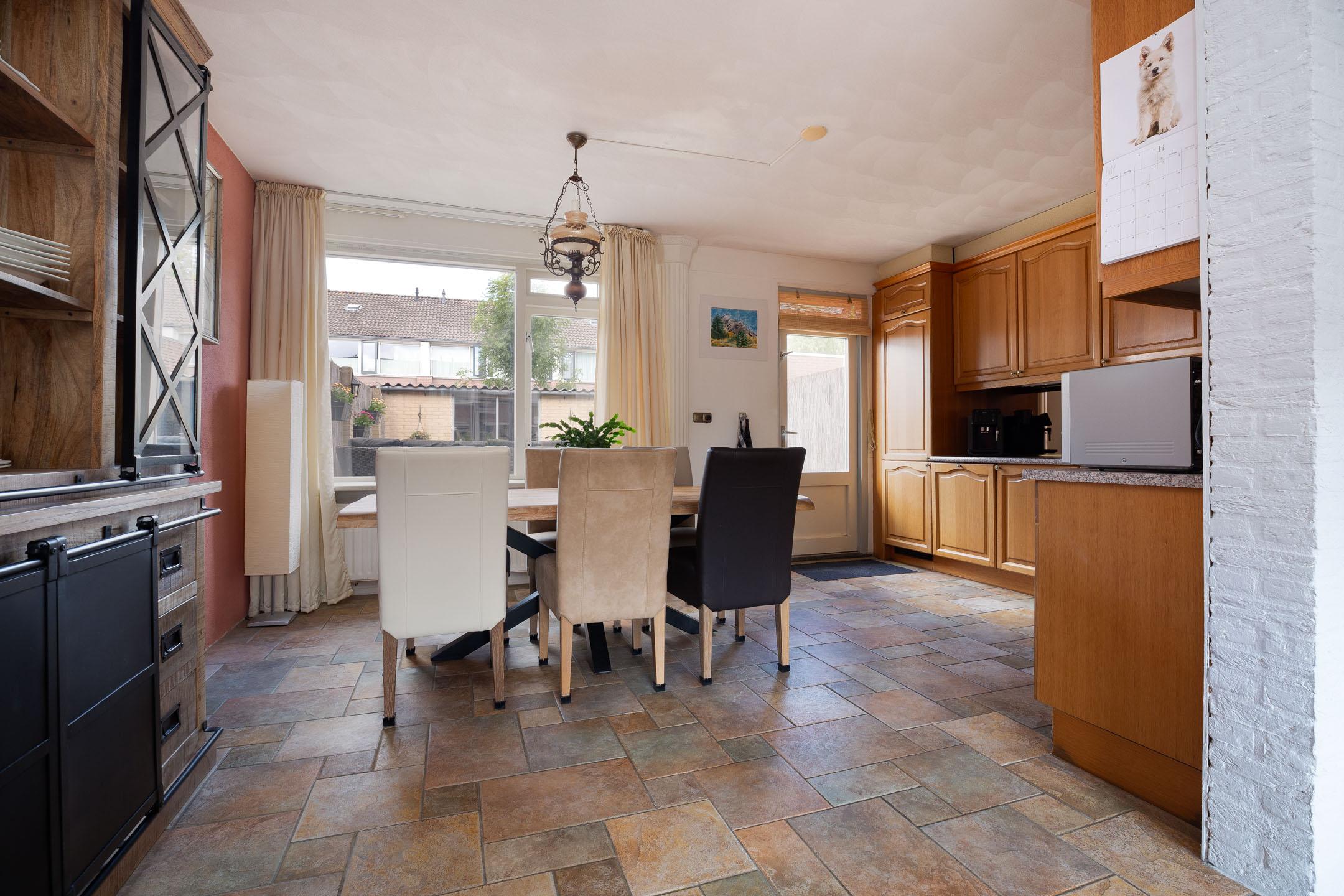 Tussenwoning te koop: Brahmspark 13, Waalwijk