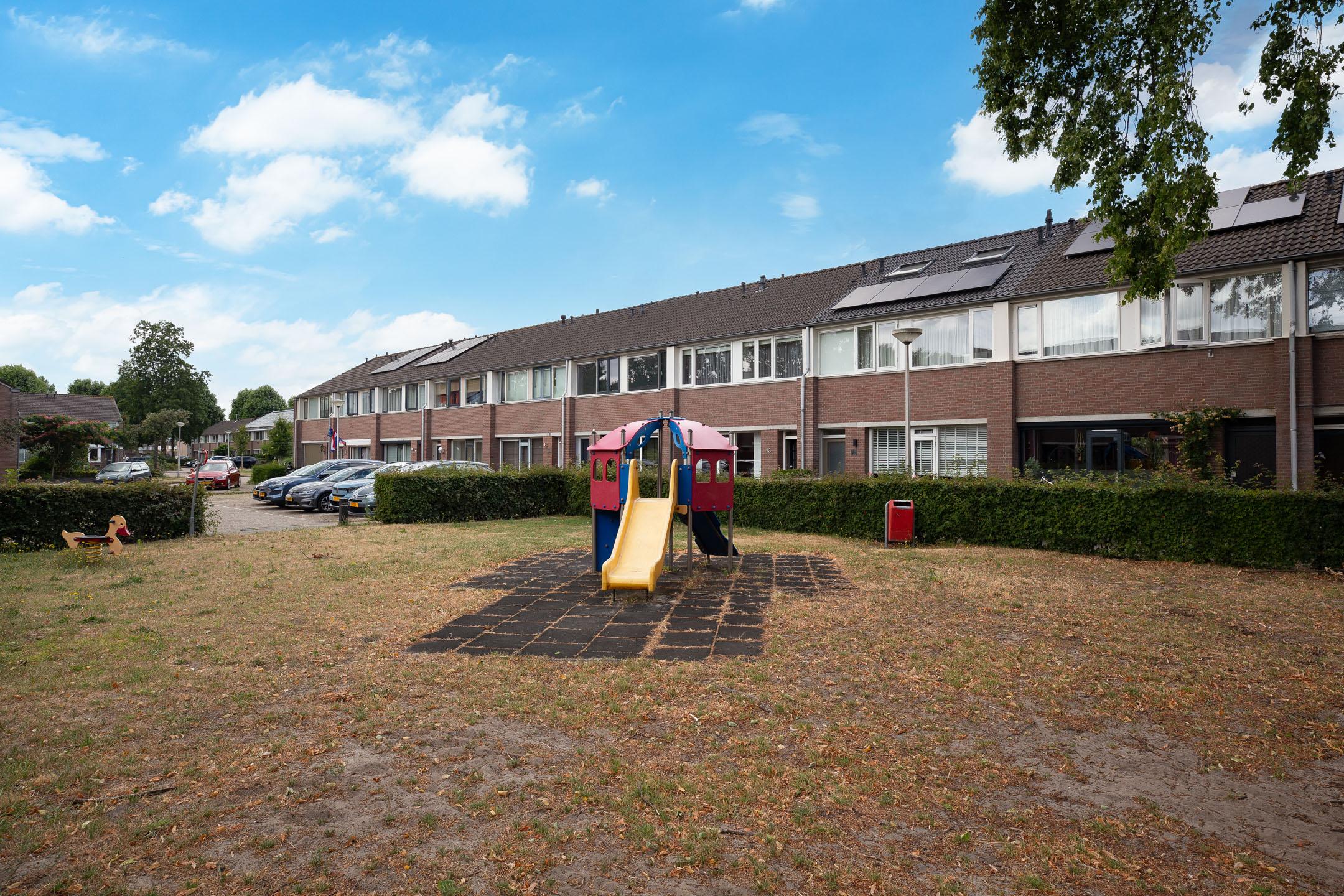 Tussenwoning te koop: Brahmspark 13, Waalwijk