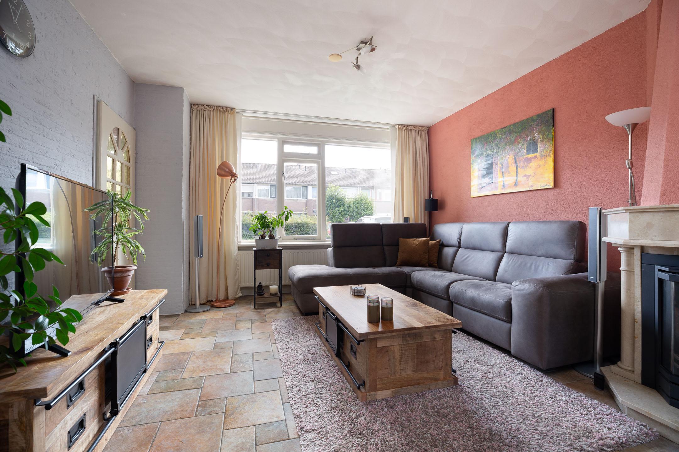 Tussenwoning te koop: Brahmspark 13, Waalwijk