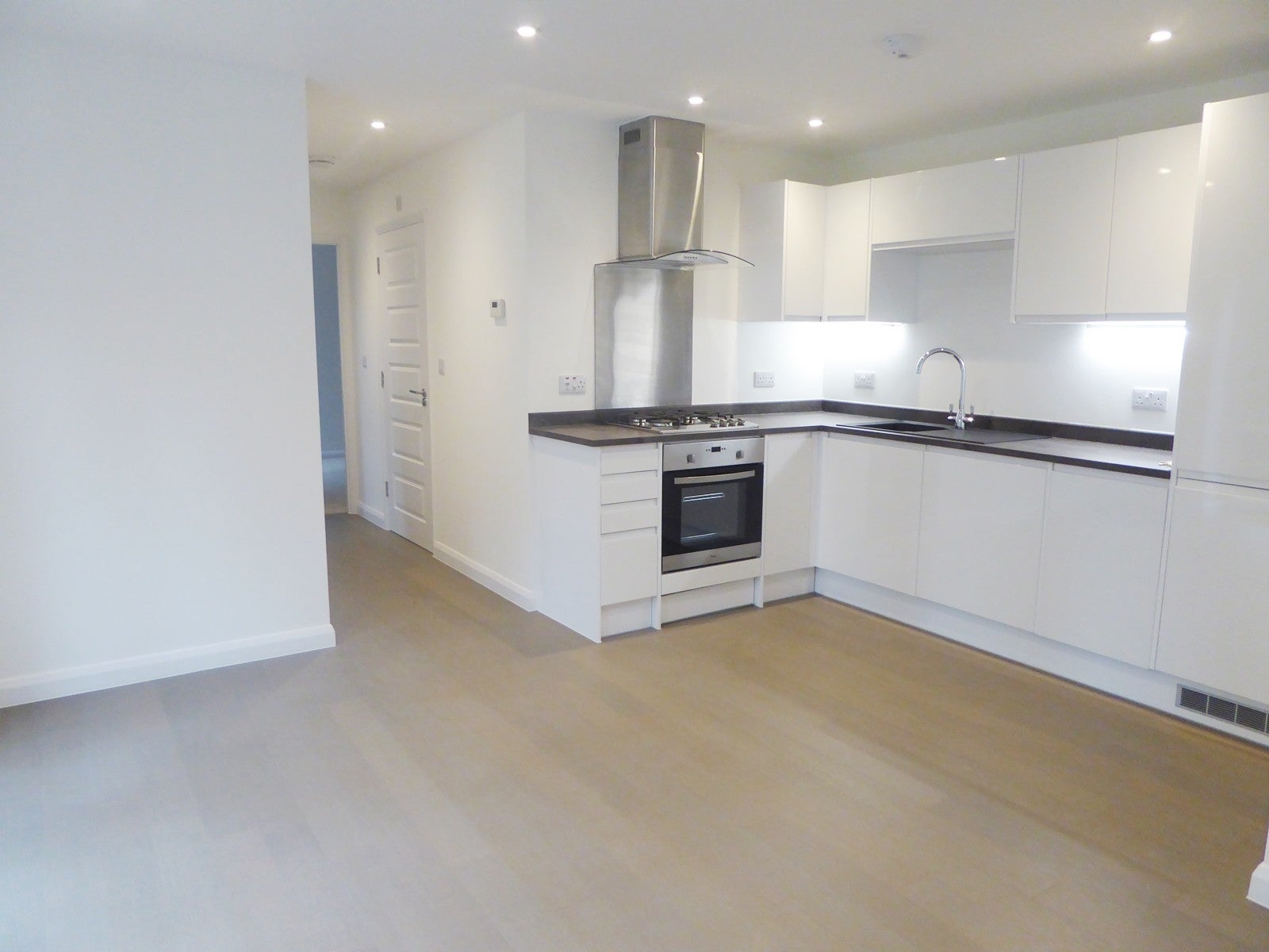Flat Westcote Road in Reading