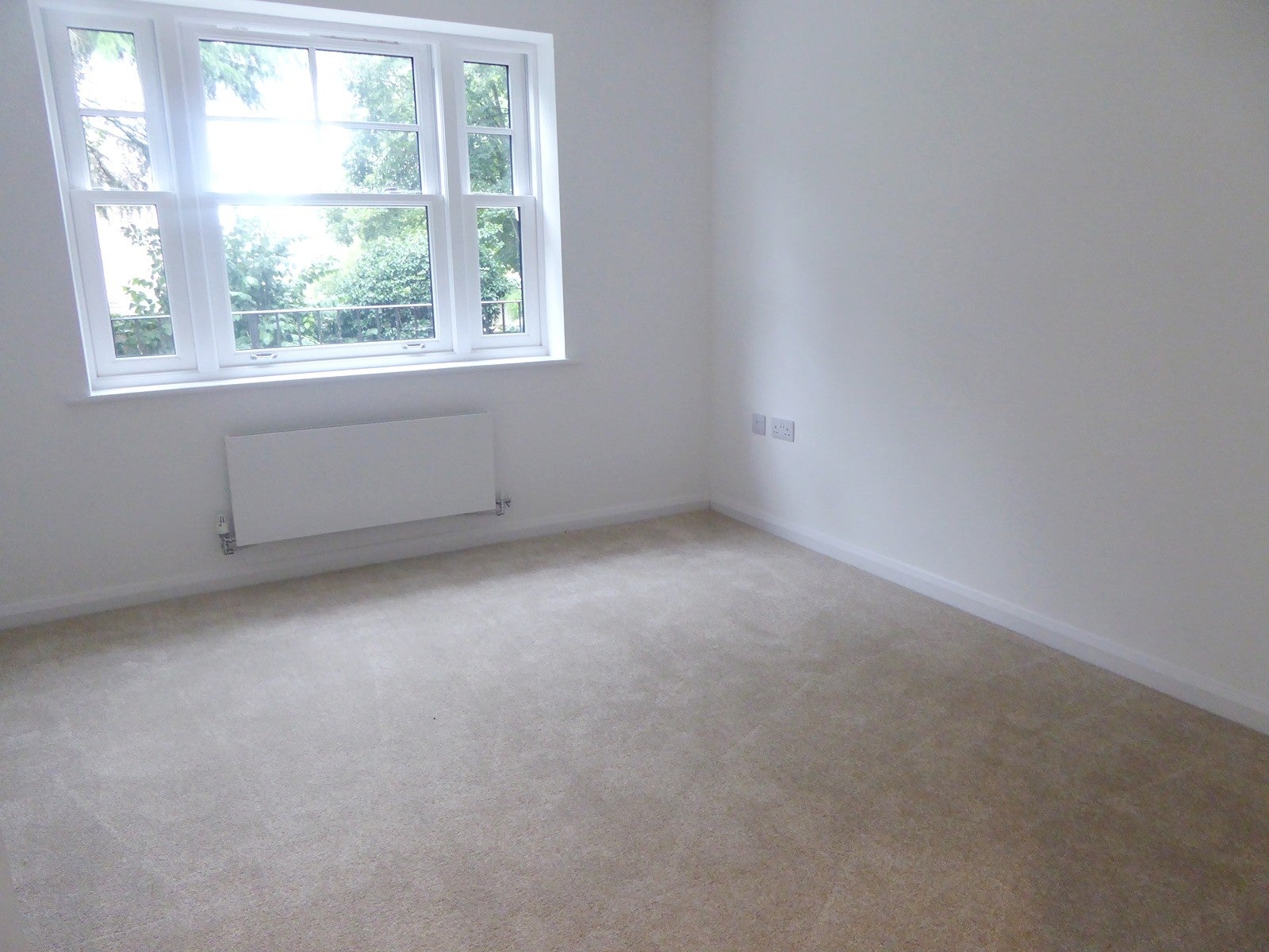 Flat Westcote Road in Reading