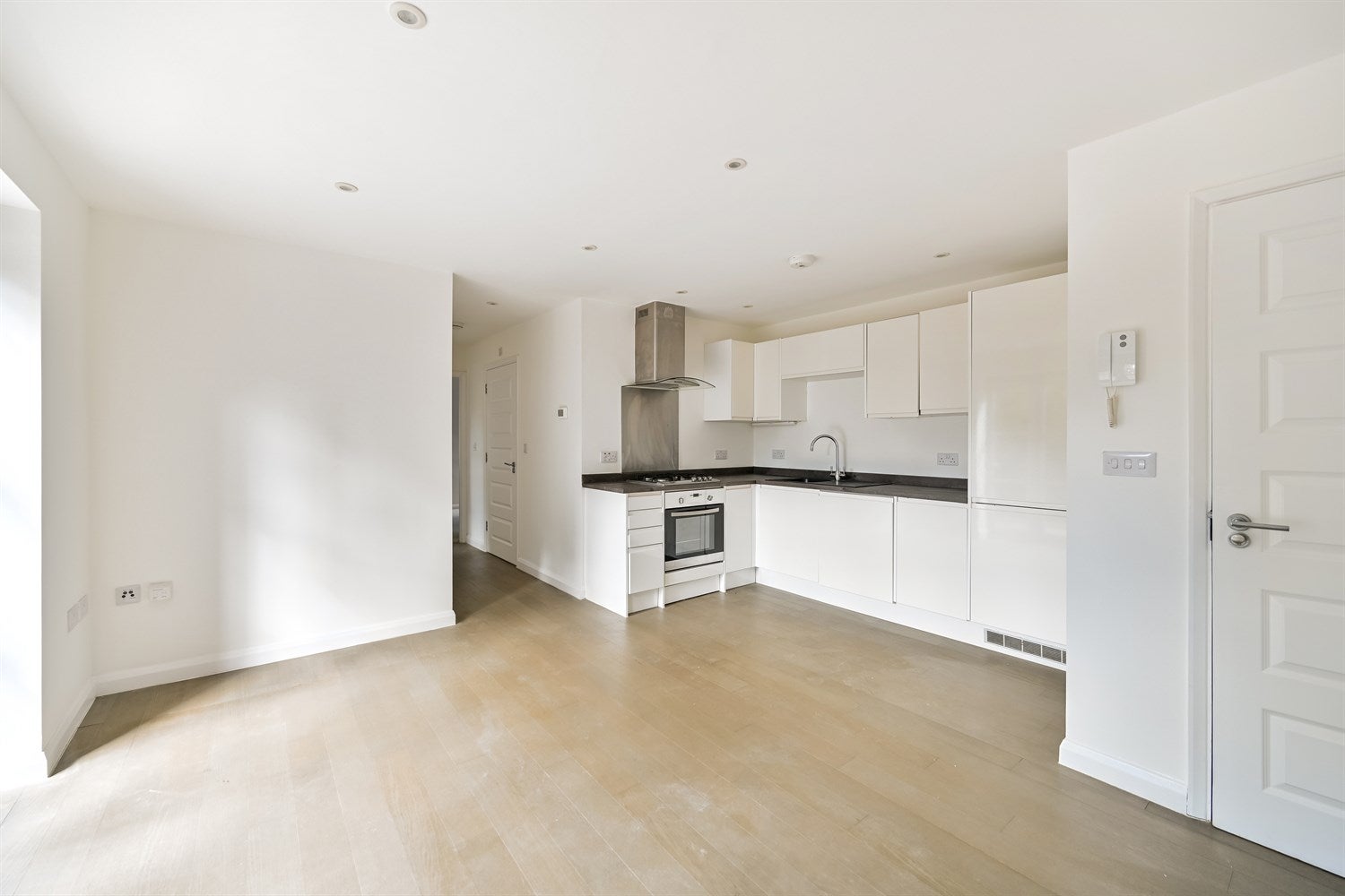 Flat Westcote Road in Reading