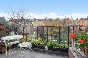 Flat Meadow Road in Greater London