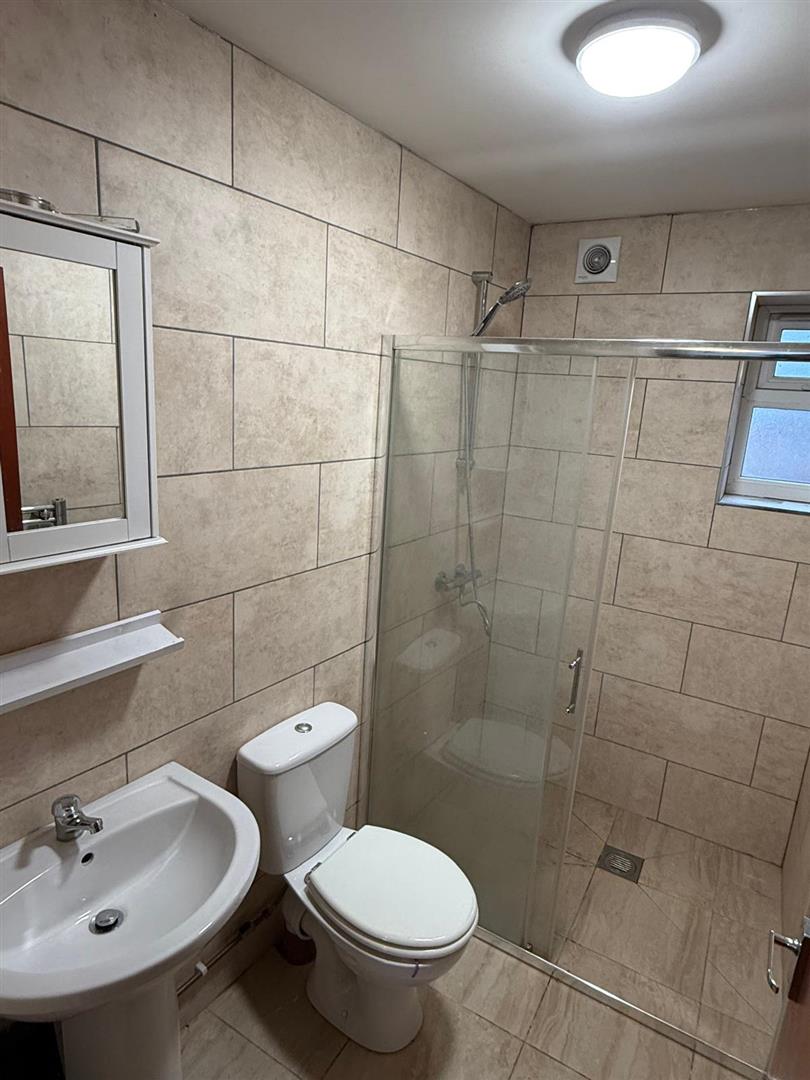 Flat Cranford Drive in Greater London