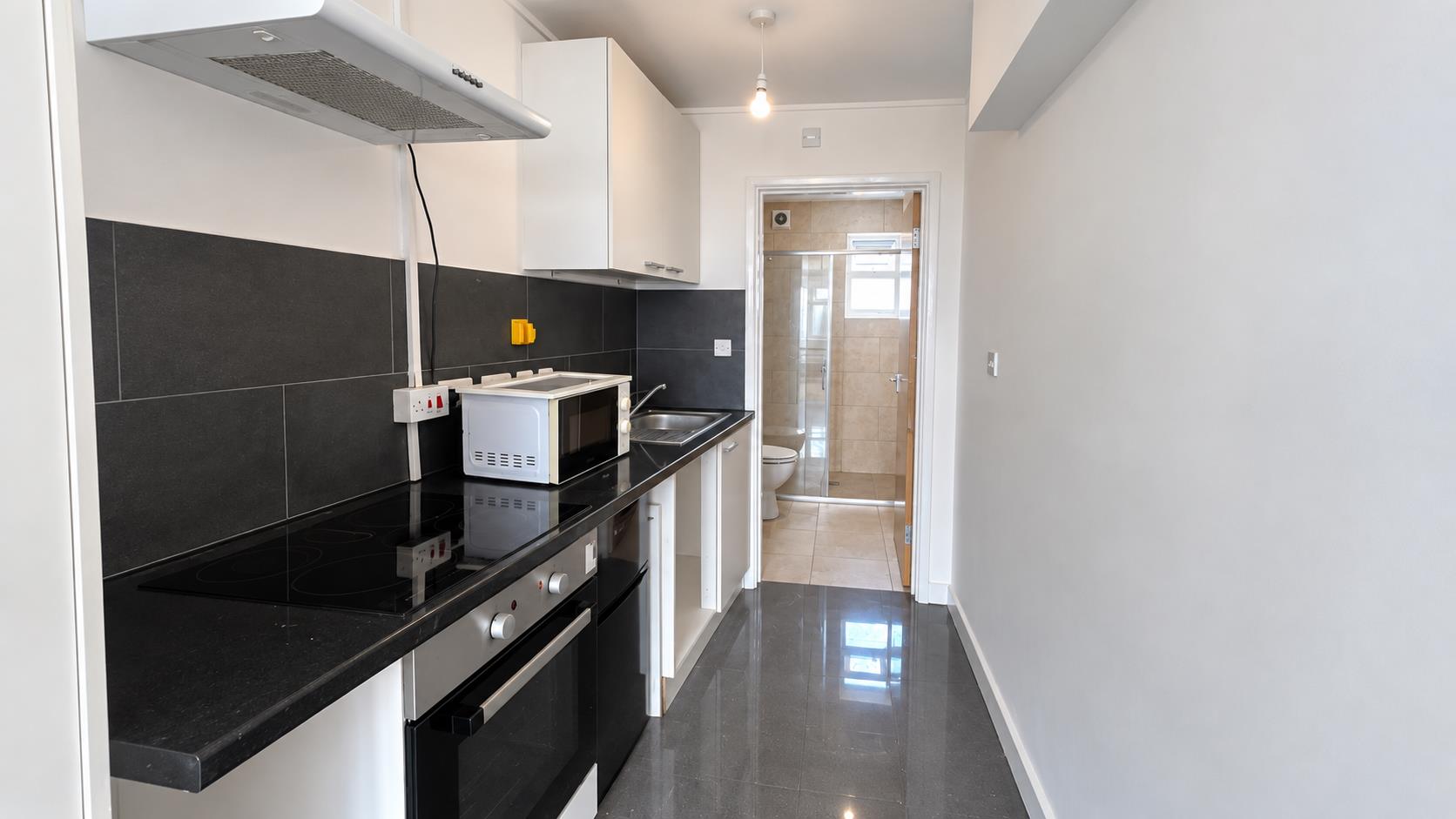 Flat Cranford Drive in Greater London