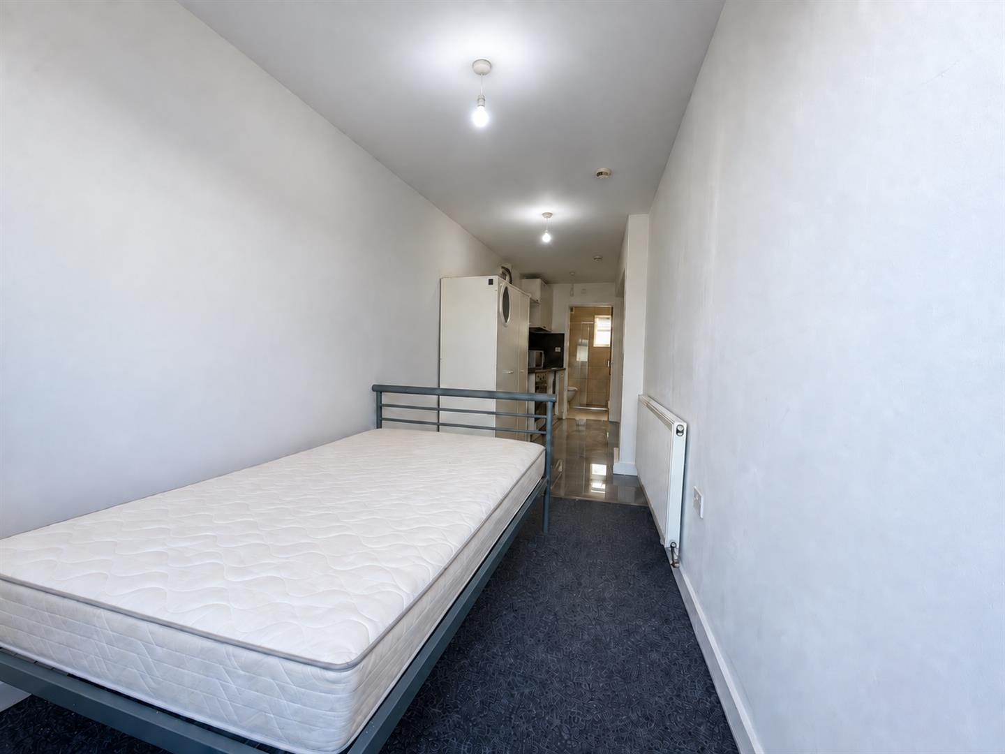 Flat Cranford Drive in Greater London