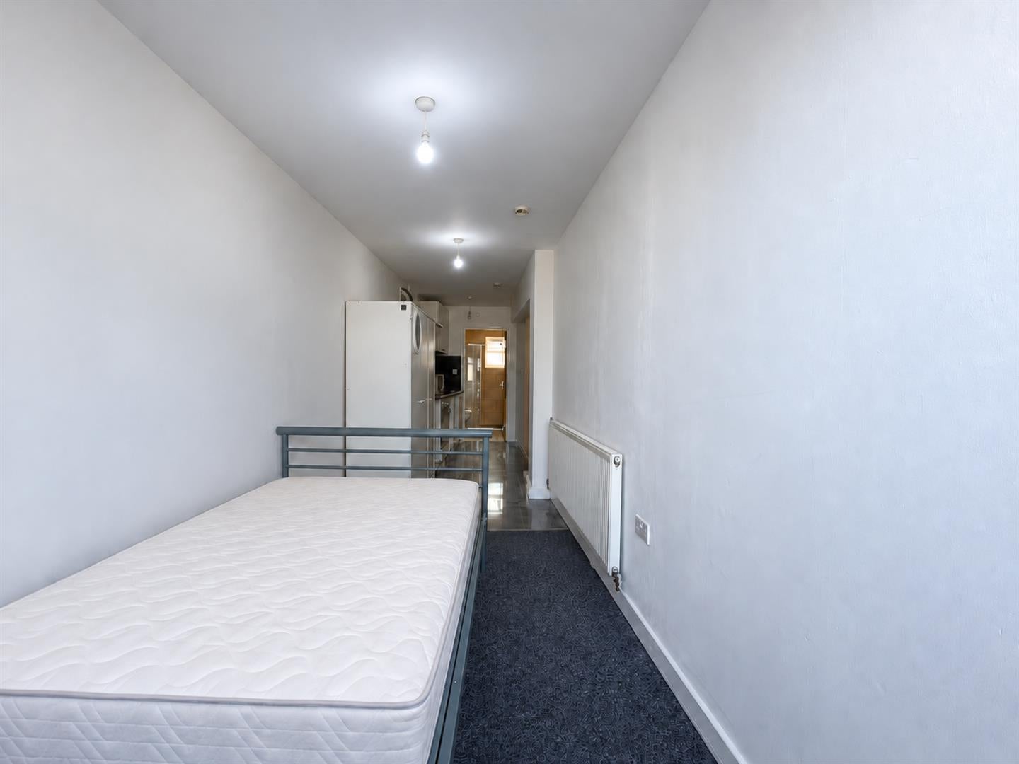 Flat Cranford Drive in Greater London