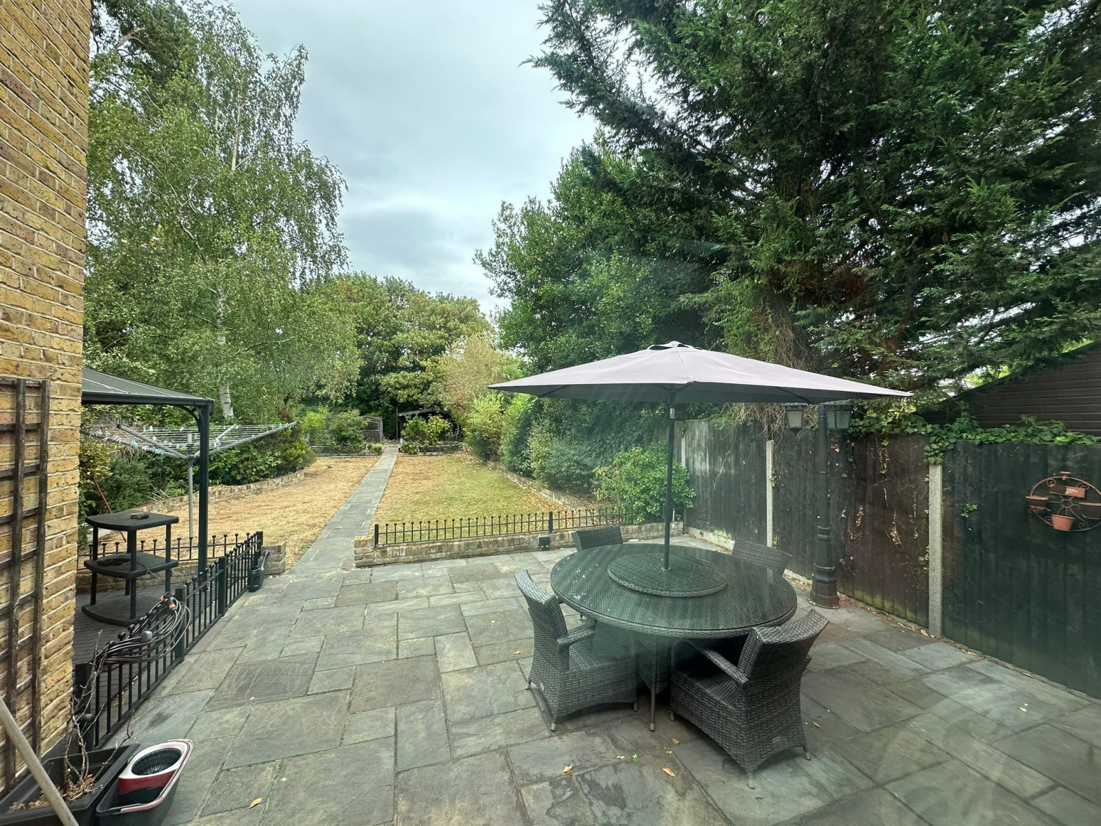Room Manor Road in Greater London