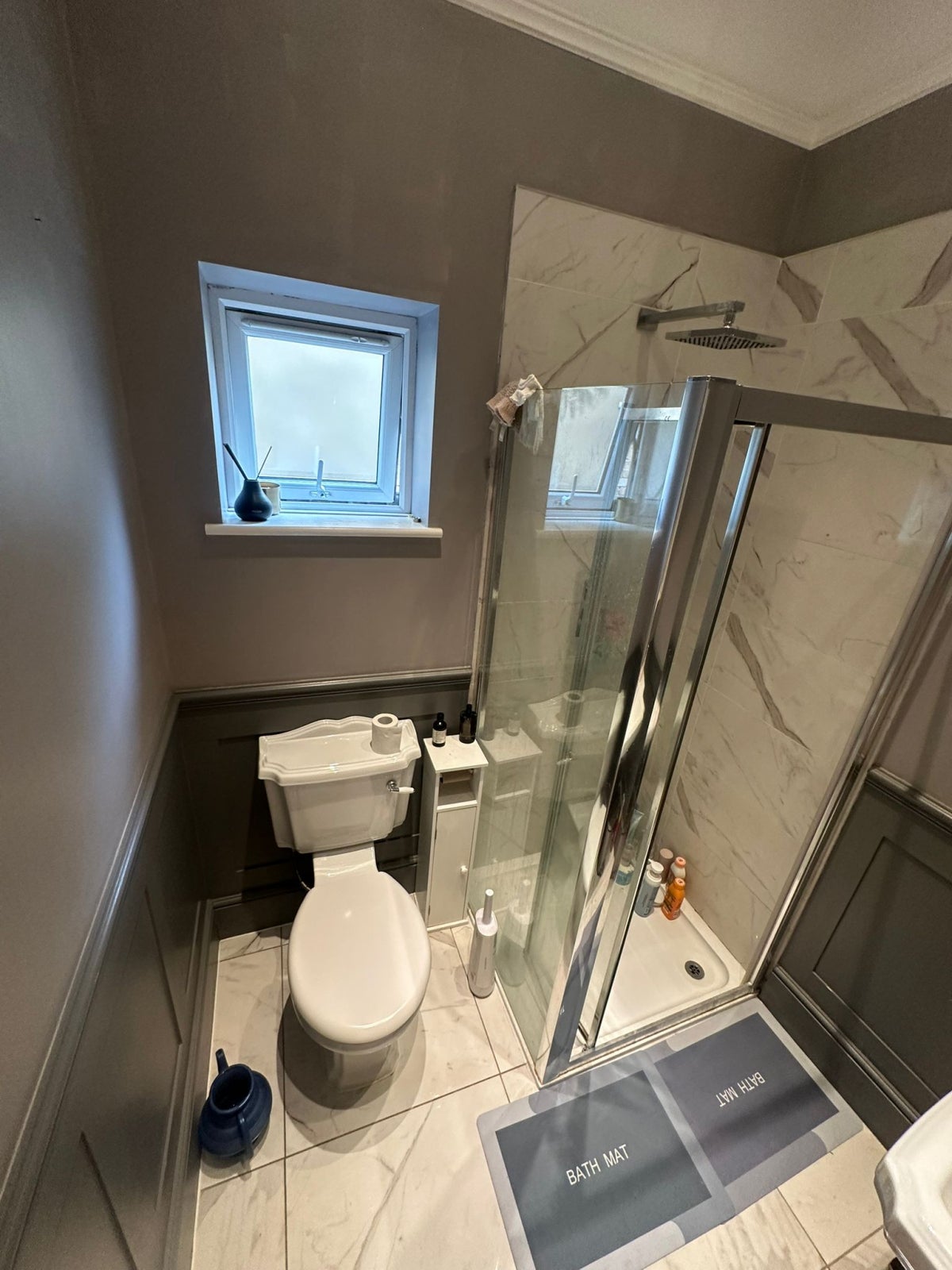Room Manor Road in Greater London