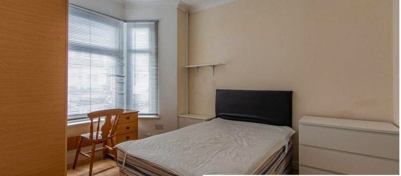 Room Glenroy Street in Cardiff