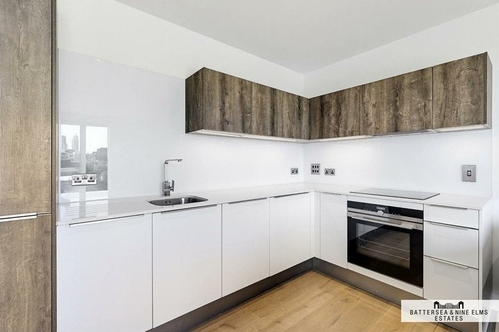 Flat Lockington Road in Greater London